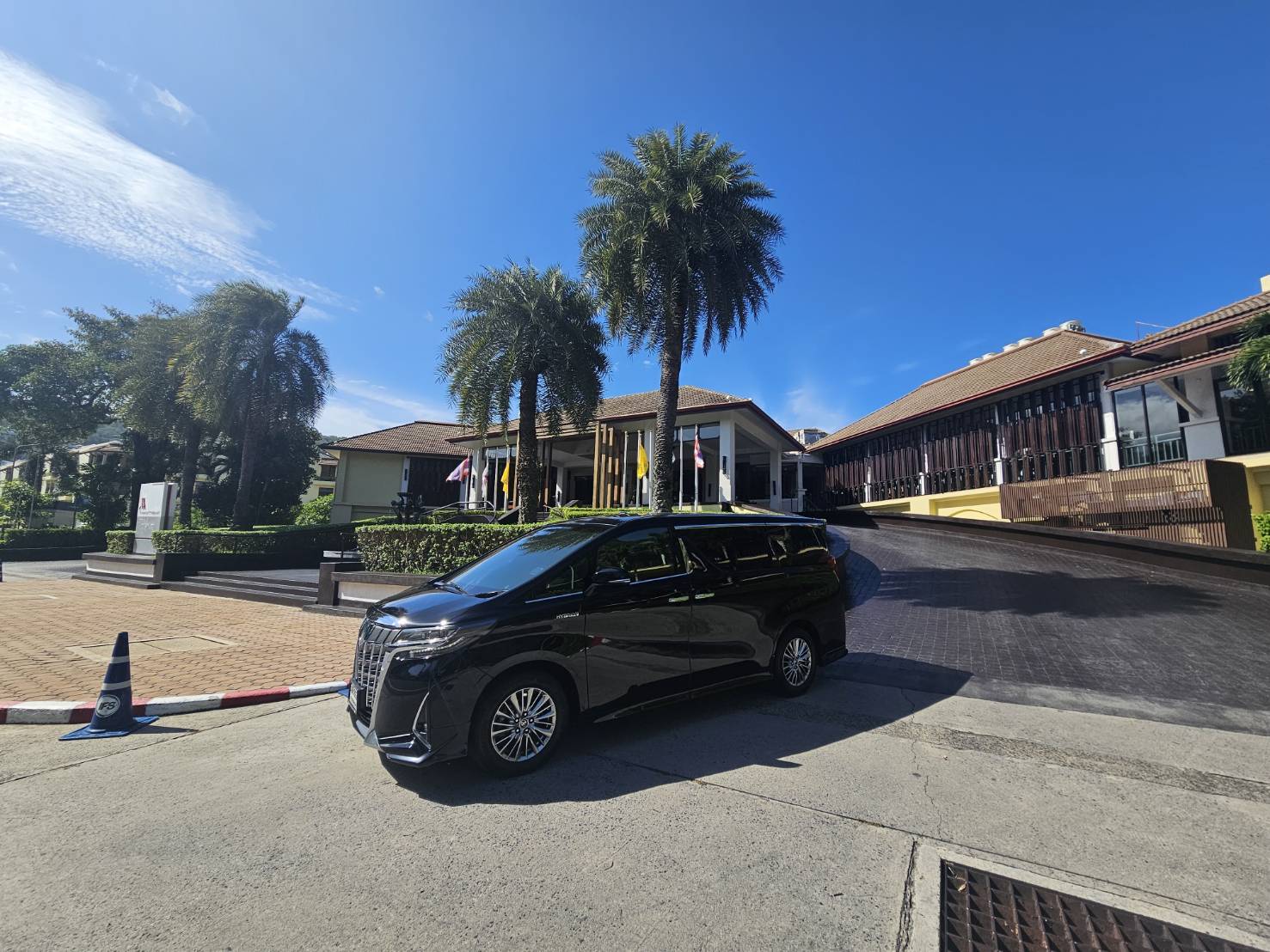 Toyota Alphard 5-Star Luxury Resort Chauffeur Phuket