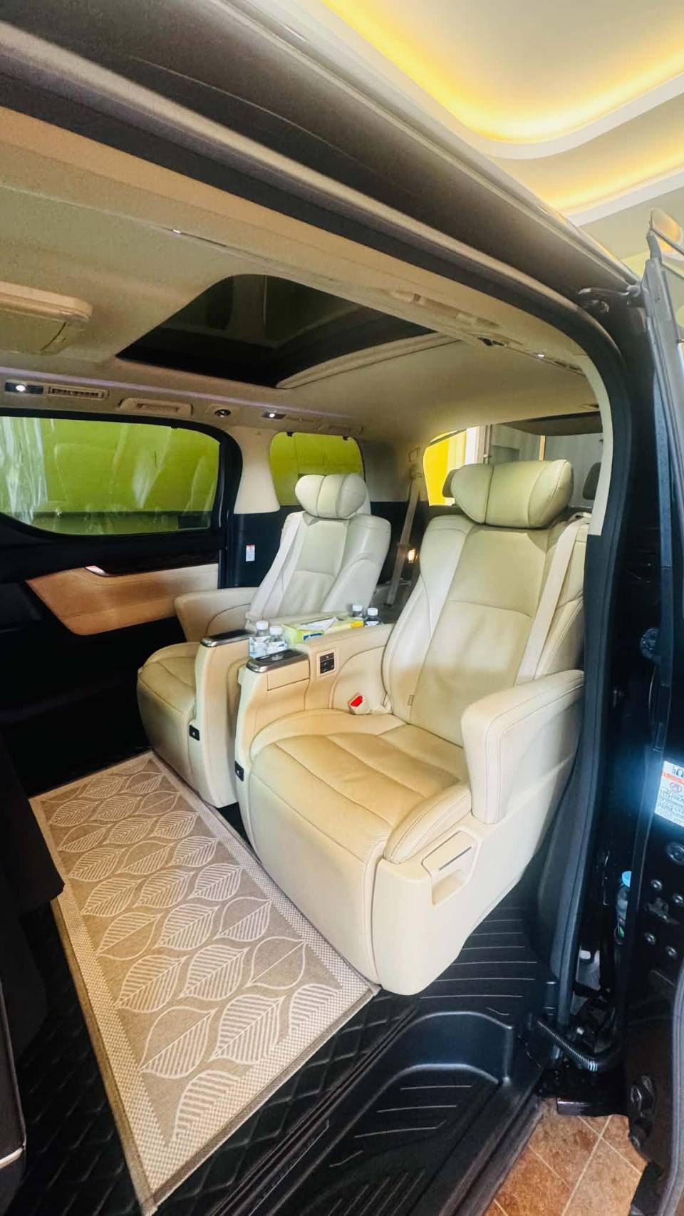 Toyota Alphard Cream Beige VIP Massage Captain Seats